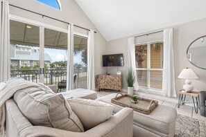 Condo, 1 Bedroom | Living area