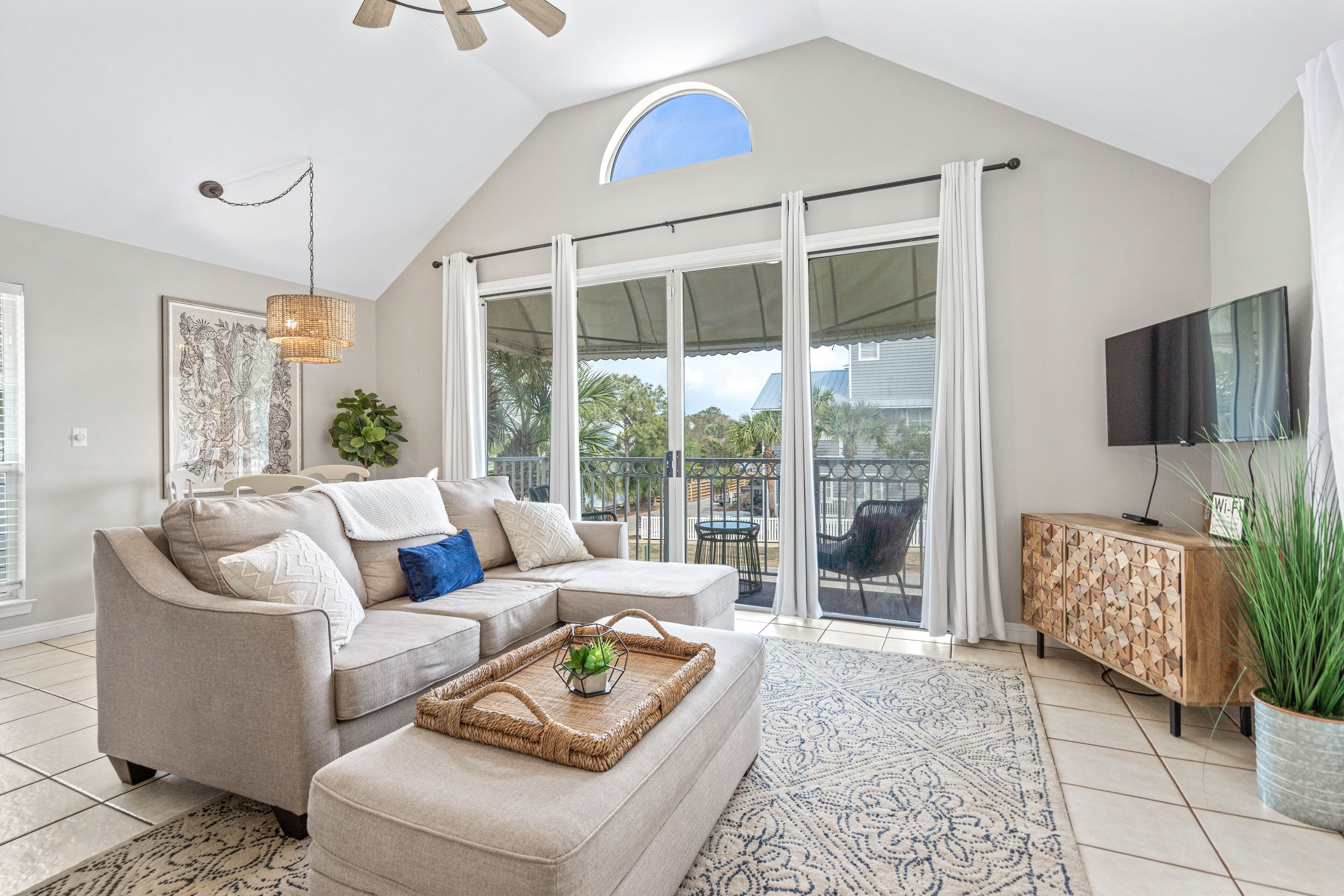 Condo, 1 Bedroom | Living area