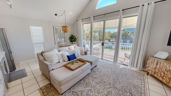 Condo, 1 Bedroom | Living area