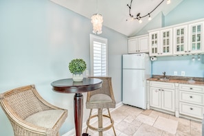 Condo, 2 Bedrooms | Interior