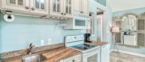 Condo, 2 Bedrooms | Private kitchen | Fridge, oven, coffee/tea maker, toaster