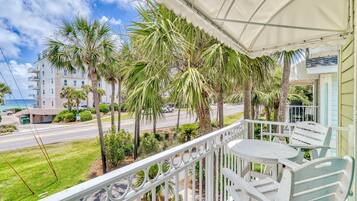 Condo, 2 Bedrooms | Property grounds