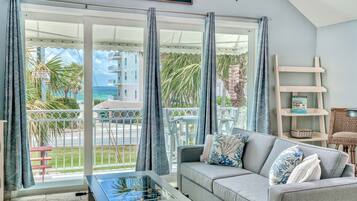 Condo, 2 Bedrooms | Living area