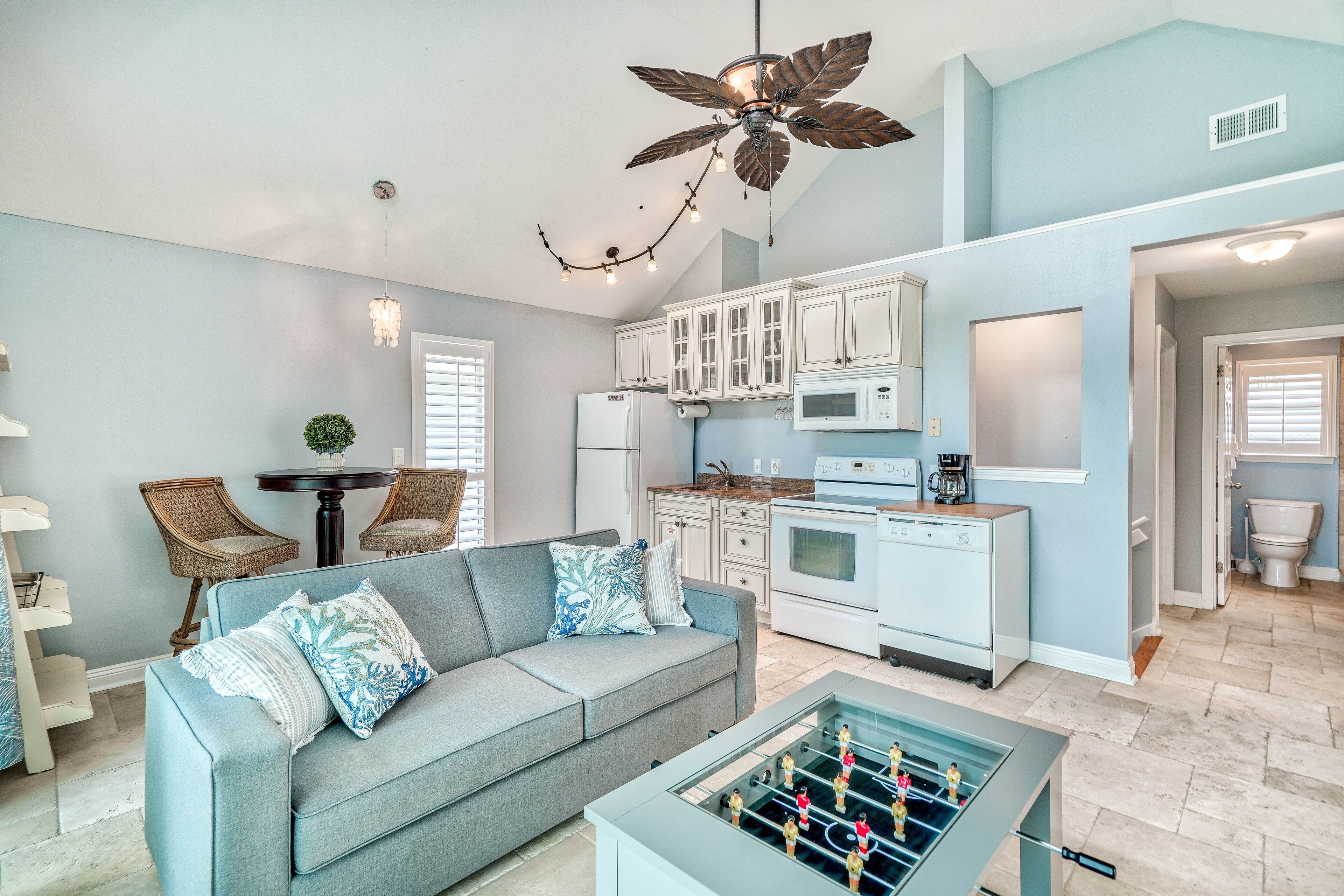 Condo, 2 Bedrooms | Interior