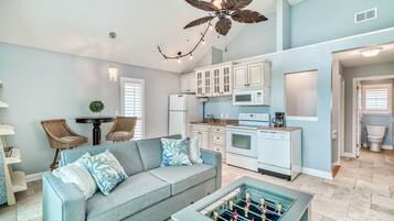 Condo, 2 Bedrooms | Interior