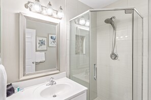 Condo, 1 Bedroom | Bathroom | Towels - Nantucket Cottage 10b 1 Bedroom Condo (Destin)