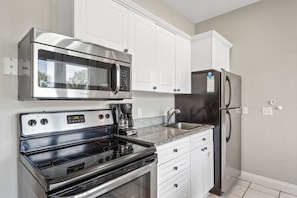 Condo, 1 Bedroom | Private kitchen