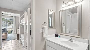 Condo, 1 habitación | Baño | Toallas