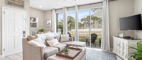 Condo, 1 Bedroom | Living area