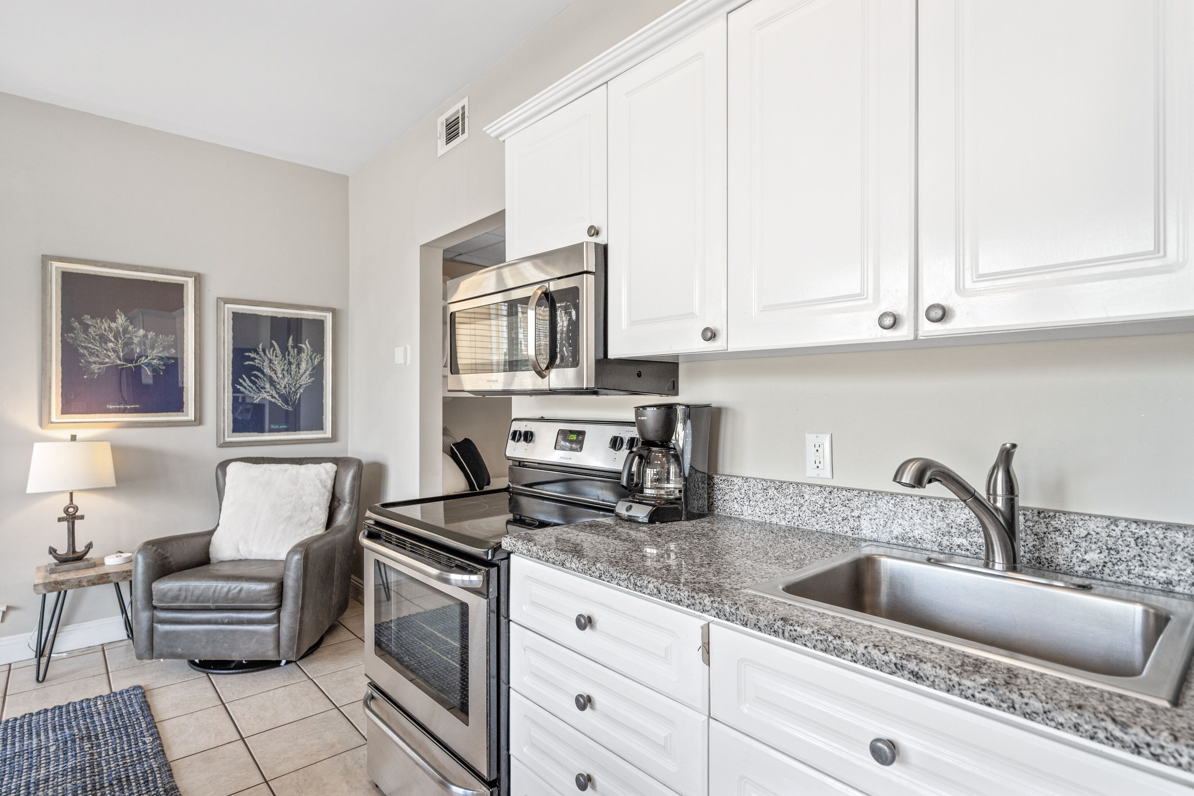 Condo, 1 habitación | Cocina privada | Refrigerador, horno, cafetera y tetera y tostadora 