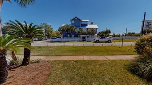 Condo, 1 Bedroom | Property grounds
