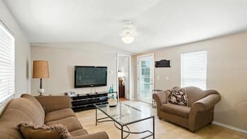 House, 2 Bedrooms | Living area