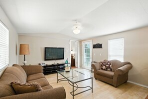 House, 2 Bedrooms | Living area | Smart TV, streaming services
