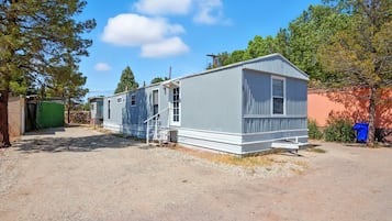 House, 2 Bedrooms | Exterior