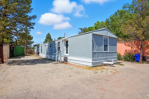 House, 2 Bedrooms | Exterior