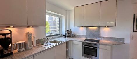 Refrigerador, horno, parrilla de estufa y lavavajillas