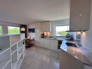 Kühlschrank, Ofen, Herdplatte, Geschirrspüler