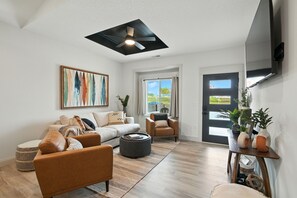 Duplex, 3 Bedrooms | Living area | Smart TV, streaming services