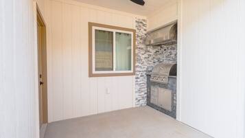 Duplex, 3 Bedrooms | Property grounds