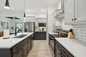 Duplex, 3 Bedrooms | Private kitchen | Fridge, oven, coffee/tea maker, toaster