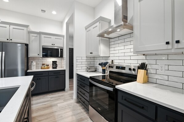 Duplex, 3 Bedrooms | Private kitchen | Fridge, oven, coffee/tea maker, toaster