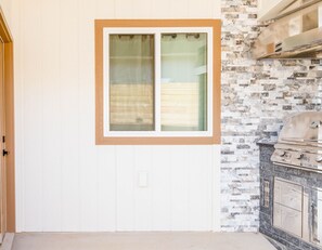 Duplex, 3 Bedrooms | Terrace/patio - Brand New Cool Comfy Lawrence Retreat 3 Bedroom Duplex (Lawrence)