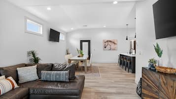 Duplex, 3 Bedrooms | Living area | Smart TV, streaming services
