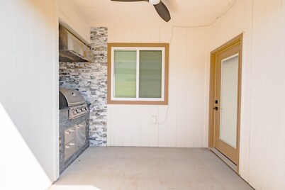 Plush & Roomy - Perfect For All Ages Near Ku & Kc 3 Bedroom Duplex