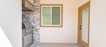 Plush & Roomy - Perfect For All Ages Near Ku & Kc 3 Bedroom Duplex