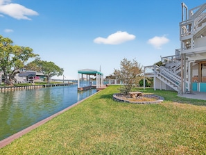 House, 4 Bedrooms | Property grounds
