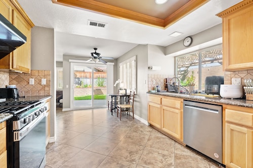 Near ONT Spacious 4BR Family Retreat Safe Area