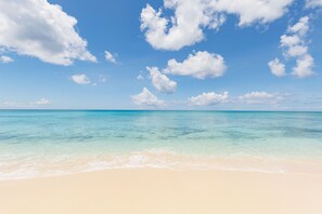 5 bedrooms, Internet - Newly Renovated Notos Cove Villa Property (Nassau)