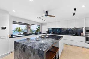 5 bedrooms, Internet - Newly Renovated Notos Cove Villa Property (Nassau)