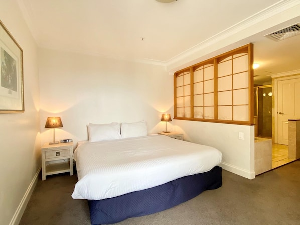 2 bedrooms, in-room safe, desk, iron/ironing board