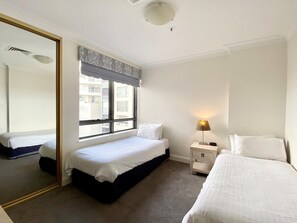 2 bedrooms, in-room safe, desk, iron/ironing board