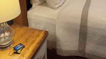 1 bedroom, desk, free WiFi, bed sheets