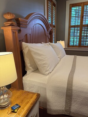 1 bedroom, desk, free WiFi, bed sheets