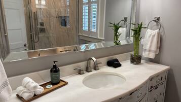 Handdoeken, zeep, shampoo, toiletpapier