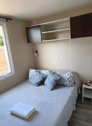 Unclassified image, 5 of 14, button