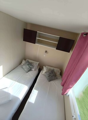 Unclassified image, 2 of 14, button