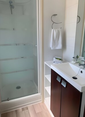 Ducha y secador de pelo