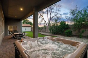 Outdoor dining - Private Heated Pool and Hot Tub (Scottsdale)