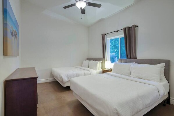 6 bedrooms, iron/ironing board, WiFi, bed sheets