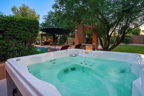 Outdoor spa tub