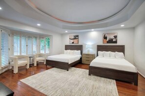 5 عدّة غرف نوم ومكواة/لوح كي وواي فاي وملاءات أسرّة