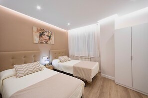 4 bedrooms, iron/ironing board