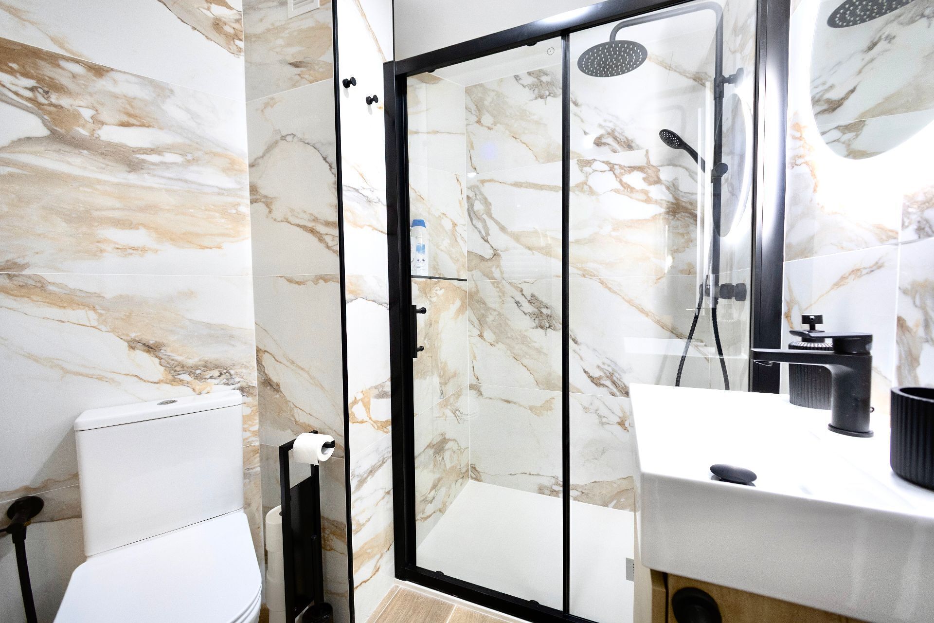 Secador de pelo, toallas