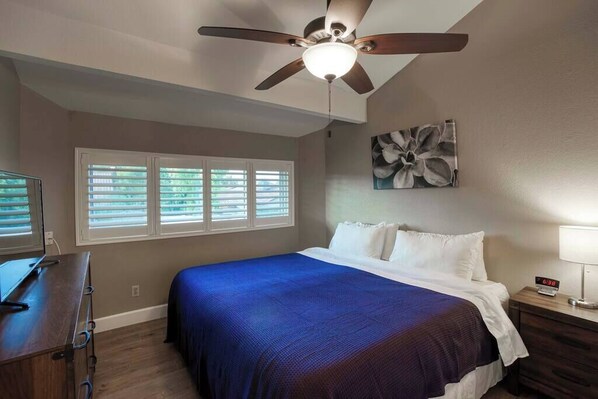 4 bedrooms, iron/ironing board, WiFi, bed sheets