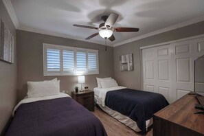 4 bedrooms, iron/ironing board, WiFi, bed sheets