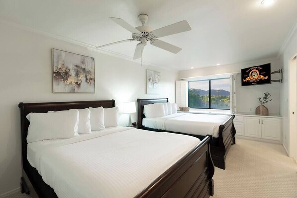 5 bedrooms, iron/ironing board, WiFi, bed sheets